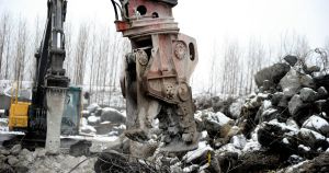 At bygge med genbrugsmaterialer er det eneste realistiske svar på klimakrisen. Men den danske byggebranche halter bagefter