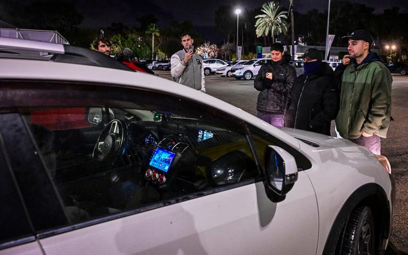 Far-right activists block Aharon Barak from leaving event, call him ‘dictator’ and ‘criminal’