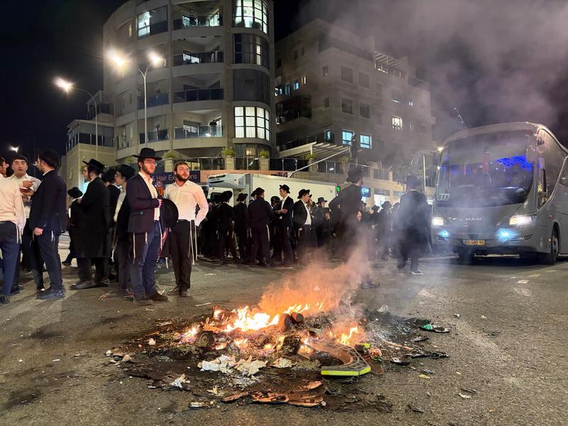 As Haredi protests spiral into perilous chaos, police are often nowhere to be found