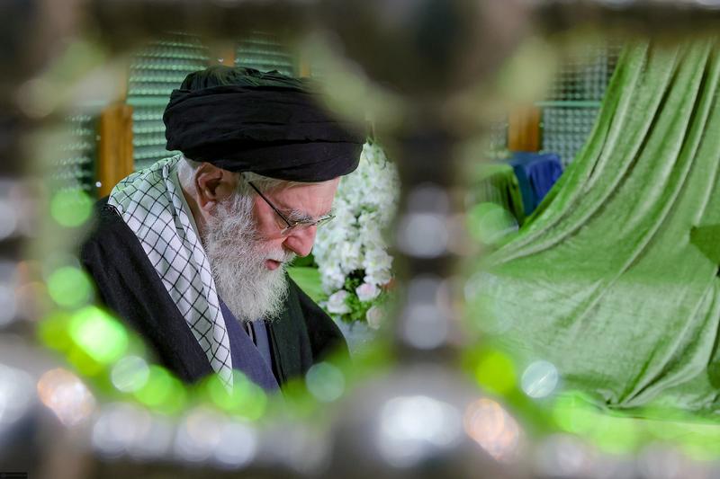 Khamenei makes first public appearance in weeks as Iran makes new threats against US, Israel
