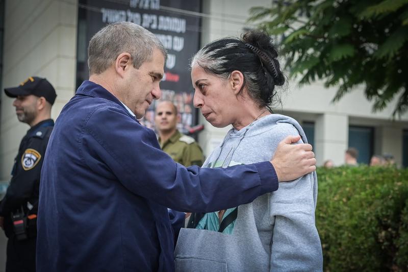 Full text of letter from ex-hostages and relatives demanding Gal Hirsch resign