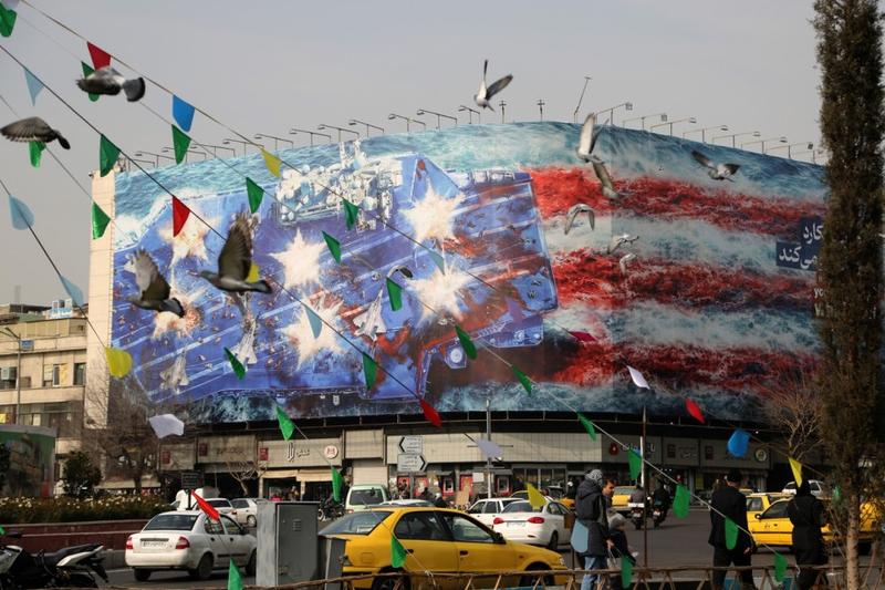 Between elephants and birds: The illusion of imperial invincibility