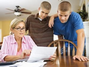 Want to make more family time despite financial drawbacks? Here's how to navigate that choice Facing a choice between income and family time? Explore tips and strategies to balance finances, well-being, and family priorities for lasting happiness.