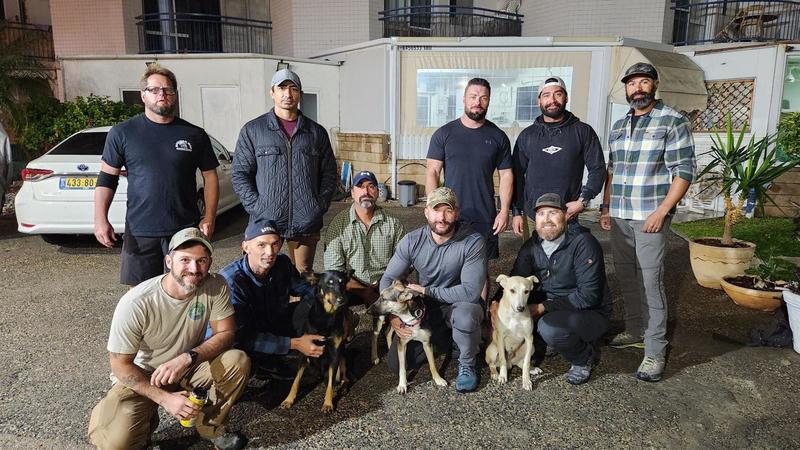 US soldiers who served near Gaza adopt abandoned dogs