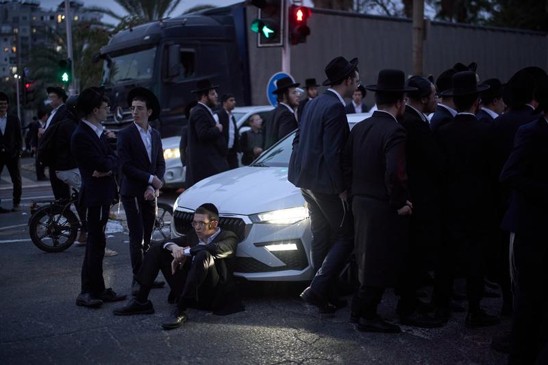 Haredi protesters block highway, clash with police after suspected draft dodgers arrested
