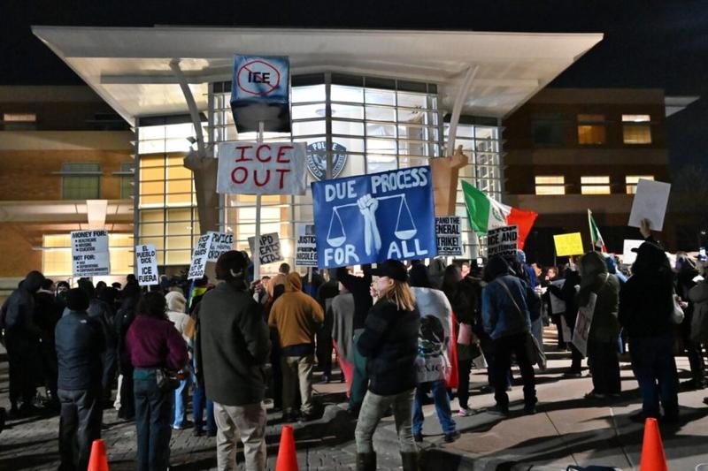 Gathering in shame to honour the US President