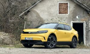 Zadrega in dilema: kaj zapisati med minuse kupejevskega športnega terenca?