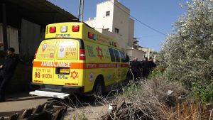 Father and son shot dead while driving in Umm al-Fahm; no suspects arrested