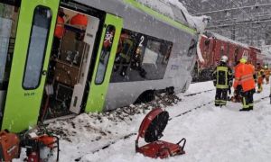 V Švici se je iztiril vlak; je nesrečo zakrivil snežni plaz?