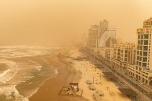 Climate change likely to bring more dust storms, earlier in the year, expert says