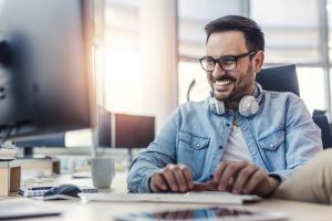 (DENAR NIKOLI NE SPI) Vrnitev v realni svet: Zakaj je stara ekonomija spet v modi?