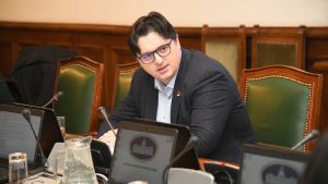 Nemoguće da je g. Mrdić samostalno uspeo da pripremi sve predloge zakona