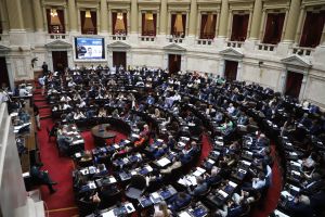 Lower house debates Milei’s labor reform amid general strike