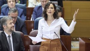 Ayuso concedió 800.000 euros a empresas sin empleados que pagaban al bufete de Rafael Catalá