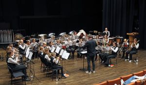 Korps reagerer på fotball-avtale: – Er dette lov?