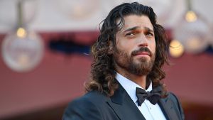 Can Yaman, da avvocato a sex symbol