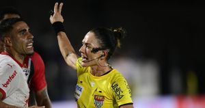 Notícia | Árbitra que sofreu fala machista briga por vaga na Copa de 2026; entenda o cenário