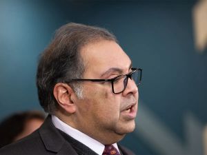 Bell: Danielle Smith and UCP mock NDP Nenshi, the so-called rock star