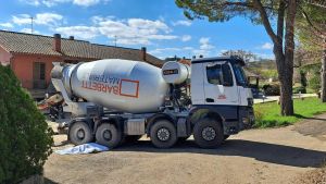 Travolta dalla betoniera. Muore a 89 anni nel cortile di casa. La tragedia a Pantalla