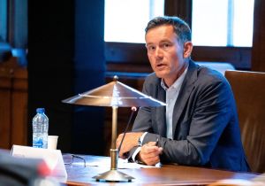 Minder wapens, meer dialoog