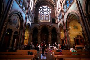 Biskop: Det er ikke mærkeligt, at folkekirken afprøver kristen yoga