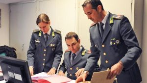 Maxi frode nel settore della moda, oltre 27 milioni di euro in fatture false spediti in Cina