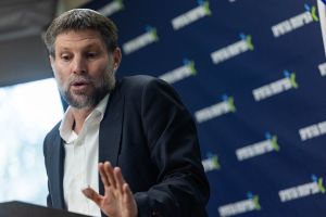 Defying Knesset, Smotrich ups tax exemption for online purchases from abroad to $130