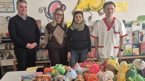 Ospedale, l’affetto per chi soffre . Dalla stanza di casa alla Pediatria . I pupazzi di Sofia aiutano i bimbi