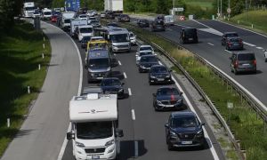 Zaprt vozni pas pri uvozu Slovenska Bistrica sever proti Mariboru