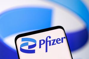 Pfizer (PFE) Stock Holds Near $27.14 After Q4 2025 Beat, Reaffirms 2026 Guidance Amid COVID Decline