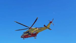 Si mette le ciaspe e si incammina verso il monte Lussari, bloccata dai crampi: soccorsa con l’elicottero