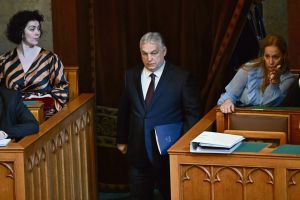 Législatives en Hongrie : face à son désastreux bilan, Viktor Orban imite Donald Trump et diffuse des deepfakes pour discréditer son principal concurrent