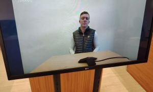 Mlajši brat zabodel starejšega, tožilstvo milostno