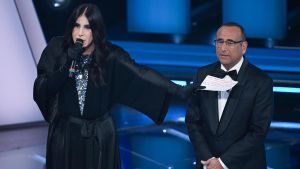 Chi è Vincenzo De Lucia, l'imitatore di Laura Pausini a Sanremo 2026
