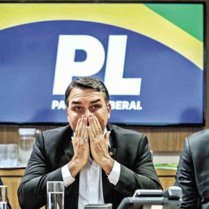 Quem puxa Flávio para baixo em Minas?