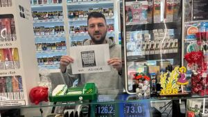 Settantenne compra un biglietto del Gratta e vinci e si porta a casa 100 mila euro