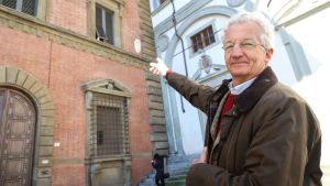 La finestra che non si chiude mai. “Una nobile aspettò invano il marito, da secoli rispettiamo il suo dolore”