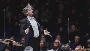 Rustioni dirige il coro e l’orchestra del Maggio alla Caurum Hall