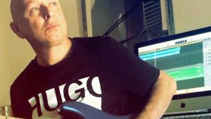 Un laboratorio-concerto con la chitarra elettrica all’Istituto di Agazzi