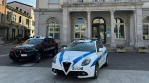 Residenze fittizie e troppi inquilini nella stessa abitazione: 100 euro di multa per 21 persone