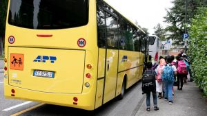Scuolabus nella Marca, costi alti e pochi autisti. Servizio con l’incubo dei rincari
