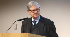 Capire i mondi paralleli della finanza con la vita di Piero Barucci. Ricordo