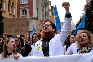 ¿Es justo que usted gane más en su oficina que un cirujano, un basurero o un ingeniero? Piénselo bien antes de contestar