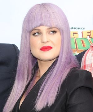 (VIDEO) Kelly Osbourne Calls Out 'Disgusting' Body-Shaming Comments as 'Abuse'