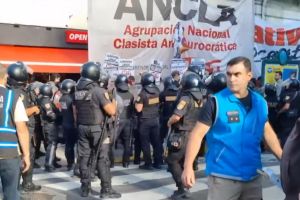 Senate to debate labor reform amid growing tension outside Congress