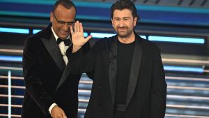 Chi è Alessandro Siani, Carlo Conti gioca l'asso nella serata cover