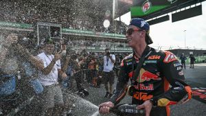 MotoGp sprint Thailandia: Acosta beffa Marquez e vince /