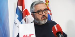 DOSTA ZLOČINA! Dragan J. Vučićević: Budite ljudi, iako ste blokaderi