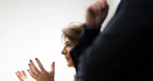 Logorrhées politiciennes : à la recherche des mots perdus, par Lola Lafon