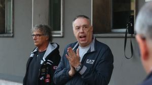 Sindacalista aggredito al Caffè degli Specchi per futili motivi